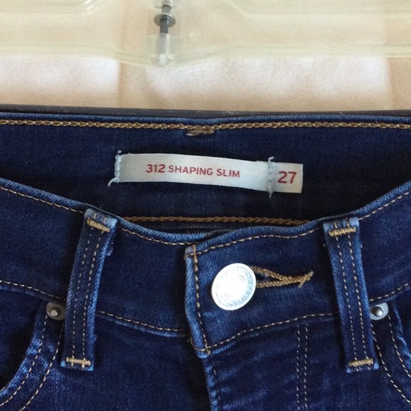 Levi Blue Jeans. 312. Slim . Size 27 - Picture 2 of 5